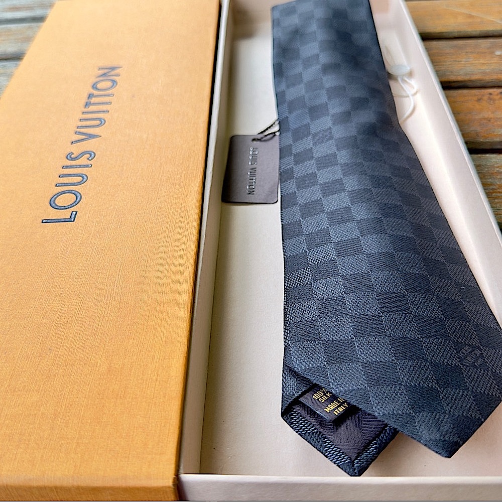 🎁LV HOLIDAY 26’🎁🔥🆕💯 RARE LOUIS VUITTON CLASSIQUE DAMIER DUEL MONOGRAM TIE🔥HOT🔥 - Picture 8 of 17